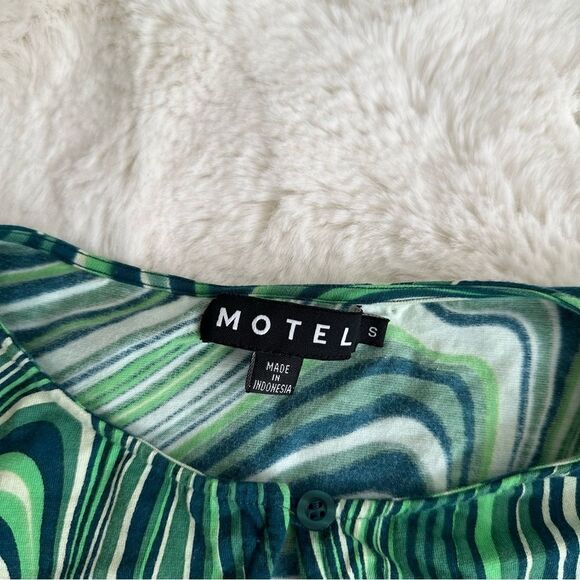 MOTEL Rocks size s green trippy print long sleeve button up crop top - Picture 3 of 7